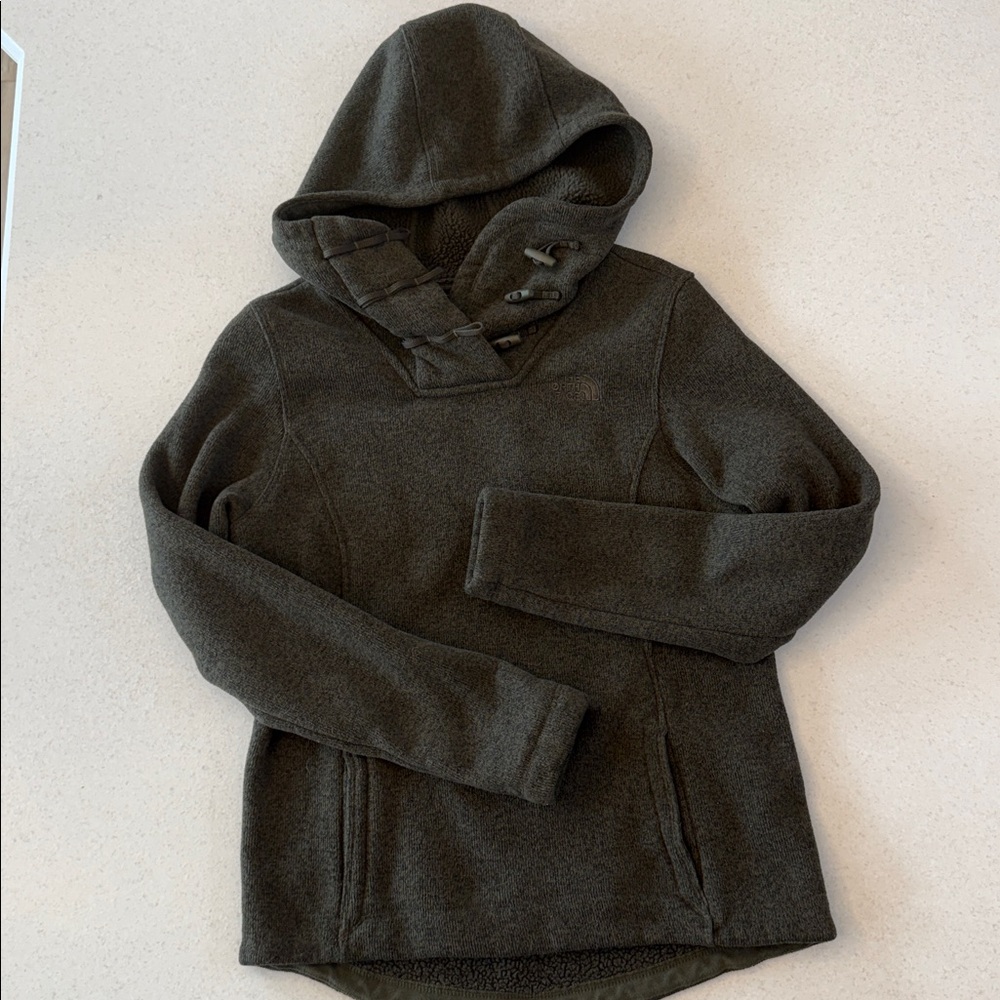 The North Face Women's S Crescent Hoodie Pullover fleece with toggle fastenerse